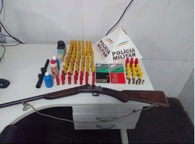 arma e munição dentro de casa em Gagé