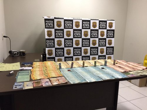 Material apreendido co o suspeito