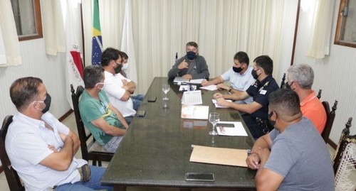 A reabertura das feiras foi tema de reunião realizada na sede do Executivo
