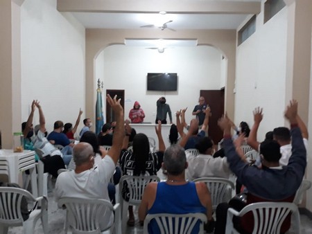 motoristas e cobradores da Viação Presidente referendaram a decisão de paralisar o transporte coletivo 