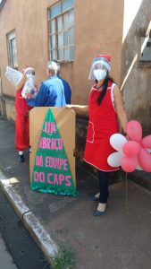 Profissionais de saúde viraram Papai e Mamãe Noel