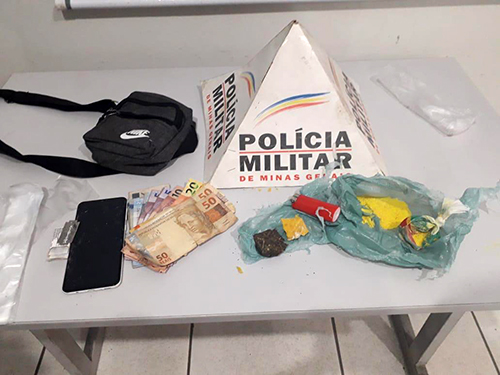 A PM apreendeu os materiais encontrados com o passageiro