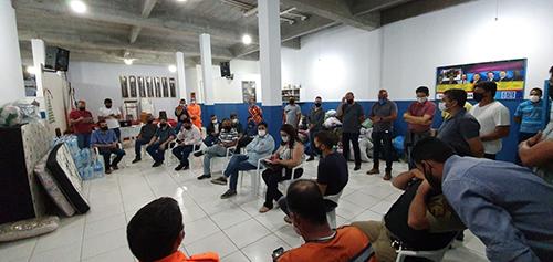 Prefeito e outras autoridades da cidade se reuniram ontem para tratar da situação