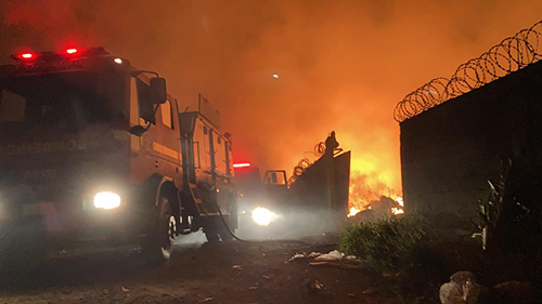 Mais de 20 mil litros de água foram usados no combate às chamas