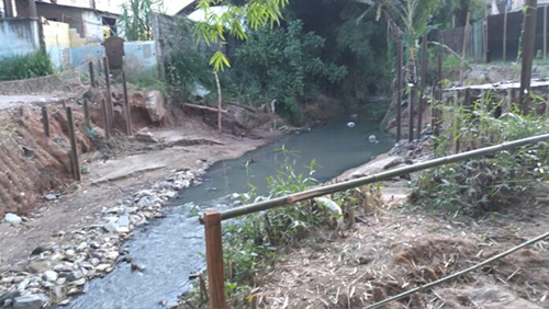 Moradores tem enfrentado problemas sem a ponte