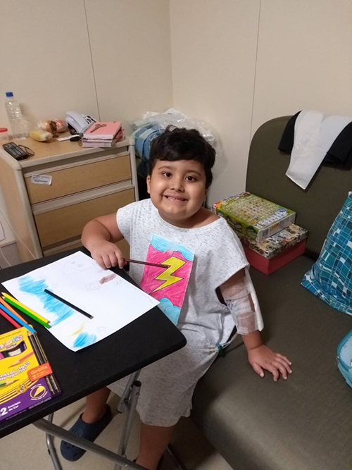 A arte foi uma das distrações do menino