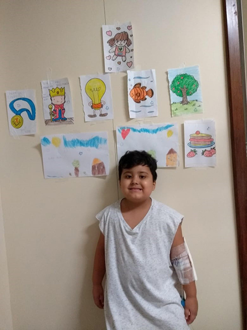 João Marcos com seus desenhos