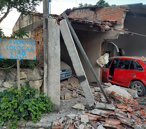 Diversos bens materiais foram destruídos