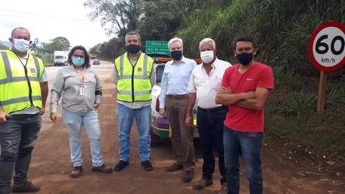 Representantes do município e da Via 040
