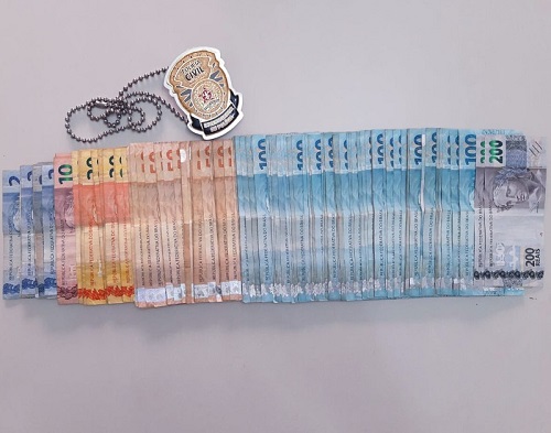 Aproximadamente R$ 20.000,00 (vinte mil reais) foram roubados