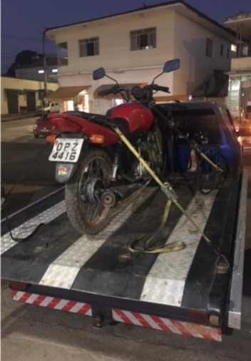 Motocicleta foi apreendida