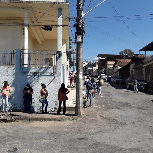 Fila chama a atenção na cidade