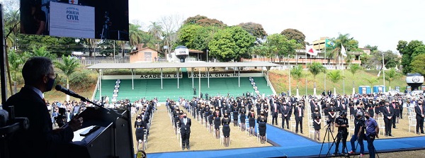 Anúncio foi feito durante formatura