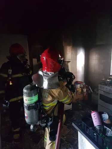 Bombeiros atuaram no controle do fogo