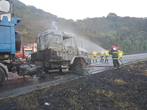 Caminhão pegou fogo