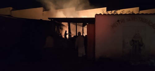 Marcenarias tiveram danos materiais