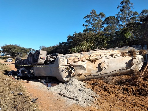 Condutor morreu no local