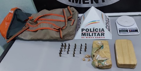 Materiais apreendidos com o homem