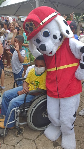 Crianças se divertiram com os personagens