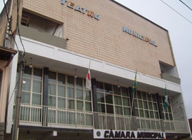 Teatro funciona no mesmo prédio em que a Câmara