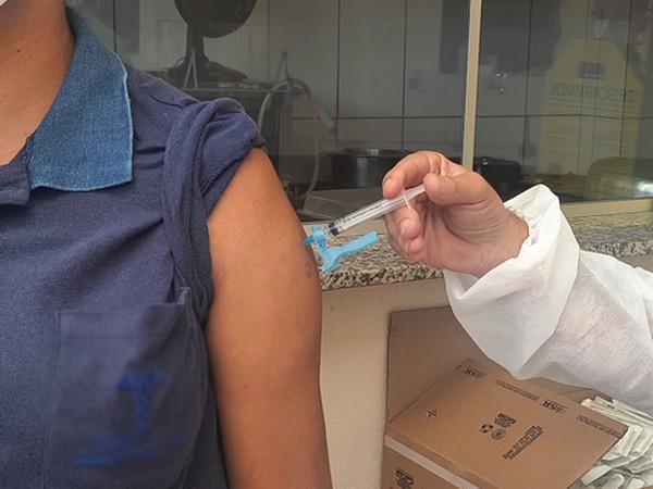 A partir de terça-feira a terceira dose será aplicada apenas no Solar