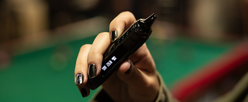  Cigarros eletrônicos são aparelhos mecânico-eletrônicos compostos por bateria de lítio e diferentes mecanismos de funcionamento