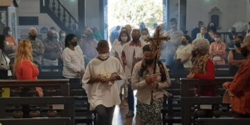 Crucifixo é entregue à comunidade e campanha é relançada para recuperar o restante do acervo