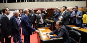 Governador agradece empenho da Assembleia para garantir pagamento do 13º do servidor
