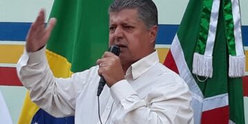 No aniversário de Lafaiete, prefeito cumprimenta antecessores e nega motivação eleitoral para obras