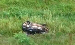 Motorista socorrido após acidente é suspeito de roubar o carro que conduzia