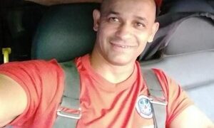 Sepultamento de bombeiro é marcado por emoção e honras militares