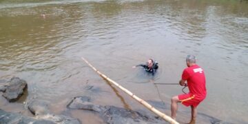 Bombeiros resgataram corpo de vítima de afogamento em rio