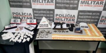 PM localiza cocaína, LSD e submetralhadora em endereço de casal suspeito de tráfico em Lafaiete