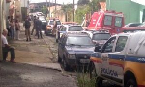 Idosa reage a tentativa de roubo, fica ferida, e impede que jovem leve sua bolsa