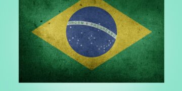 “A nossa pátria mãe tão distraída”