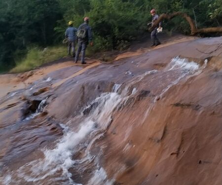 Jovem cai ao fazer selfie em cachoeira e morre
