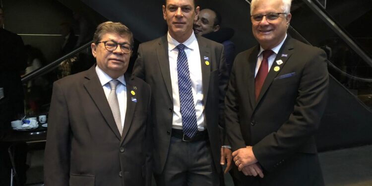 Presidente da CNDL participa de lançamento de manifesto  pelo imposto único