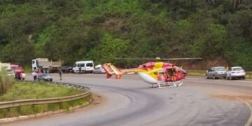 Acidente mobiliza helicóptero para resgate de vítima