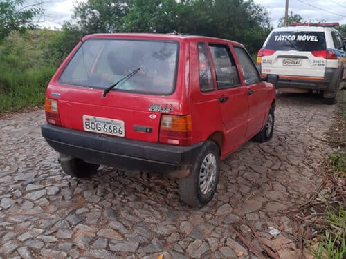 PM recupera carro roubado e suspeito é preso