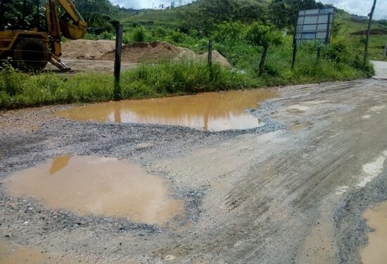 “Bairro Santo Agostinho é só buraco” diz moradora