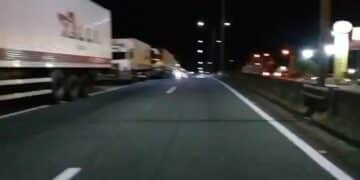 Caminhoneiros protestam em Barbacena