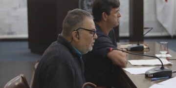 Vereadores derrubam veto de prefeito a projeto apesar de inconstitucionalidade
