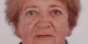 Homem que espancou idosa até a morte se entrega à polícia, mas não fica preso