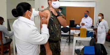 Integrantes da guarnição de Aeronáutica de Barbacena receberam a segunda dose da vacina AstraZeneca
