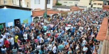 Congonhas se mobiliza e multidão cobra ações sobre barragem