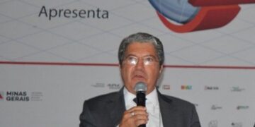 Zelinho media discussão sobre barragens e mineração durante Congresso da AMM