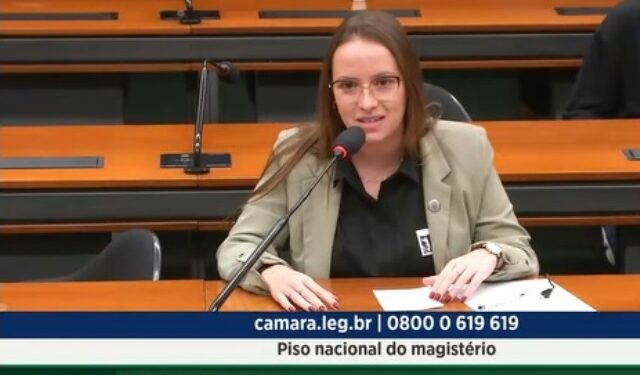 Vereadora lafaietense vai a Brasília defender piso salarial dos professores