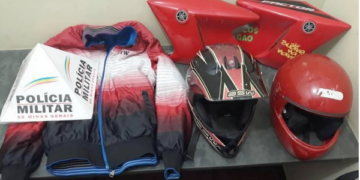 Homens são presos suspeitos de roubar moto e assaltar casal