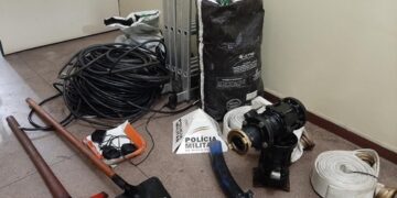 PM impede furto a posto de combustível e prende 5 pessoas