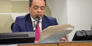 Aprovado parecer de Glaycon Franco que beneficia municípios em projeto sobre repasses